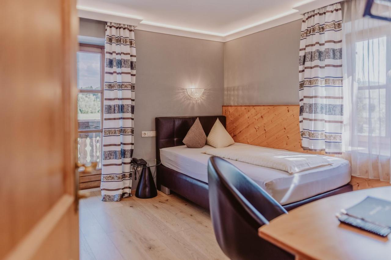 Landhotel Gschirnwirt Eugendorf Buitenkant foto
