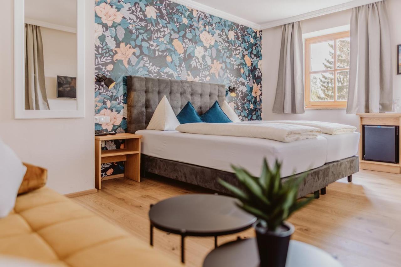 Landhotel Gschirnwirt Eugendorf Buitenkant foto