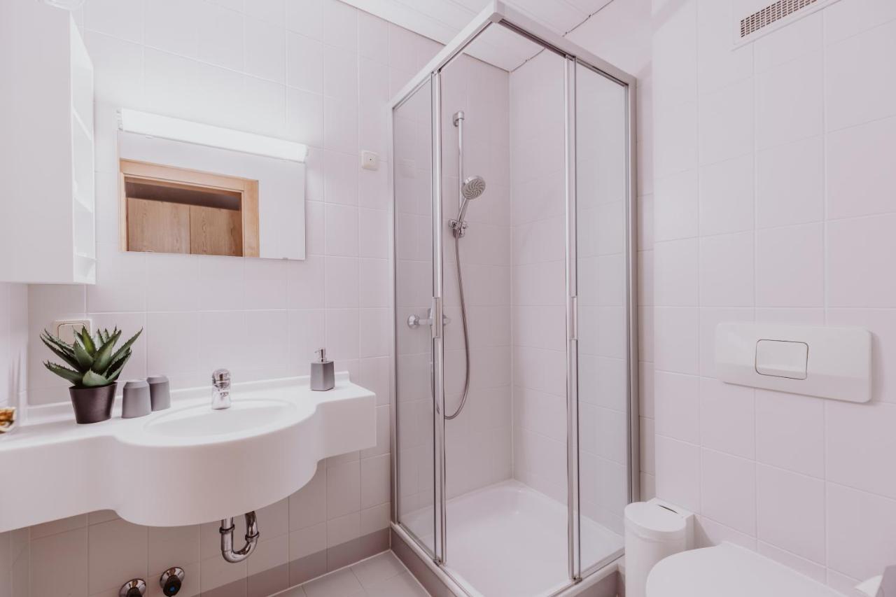 Landhotel Gschirnwirt Eugendorf Buitenkant foto
