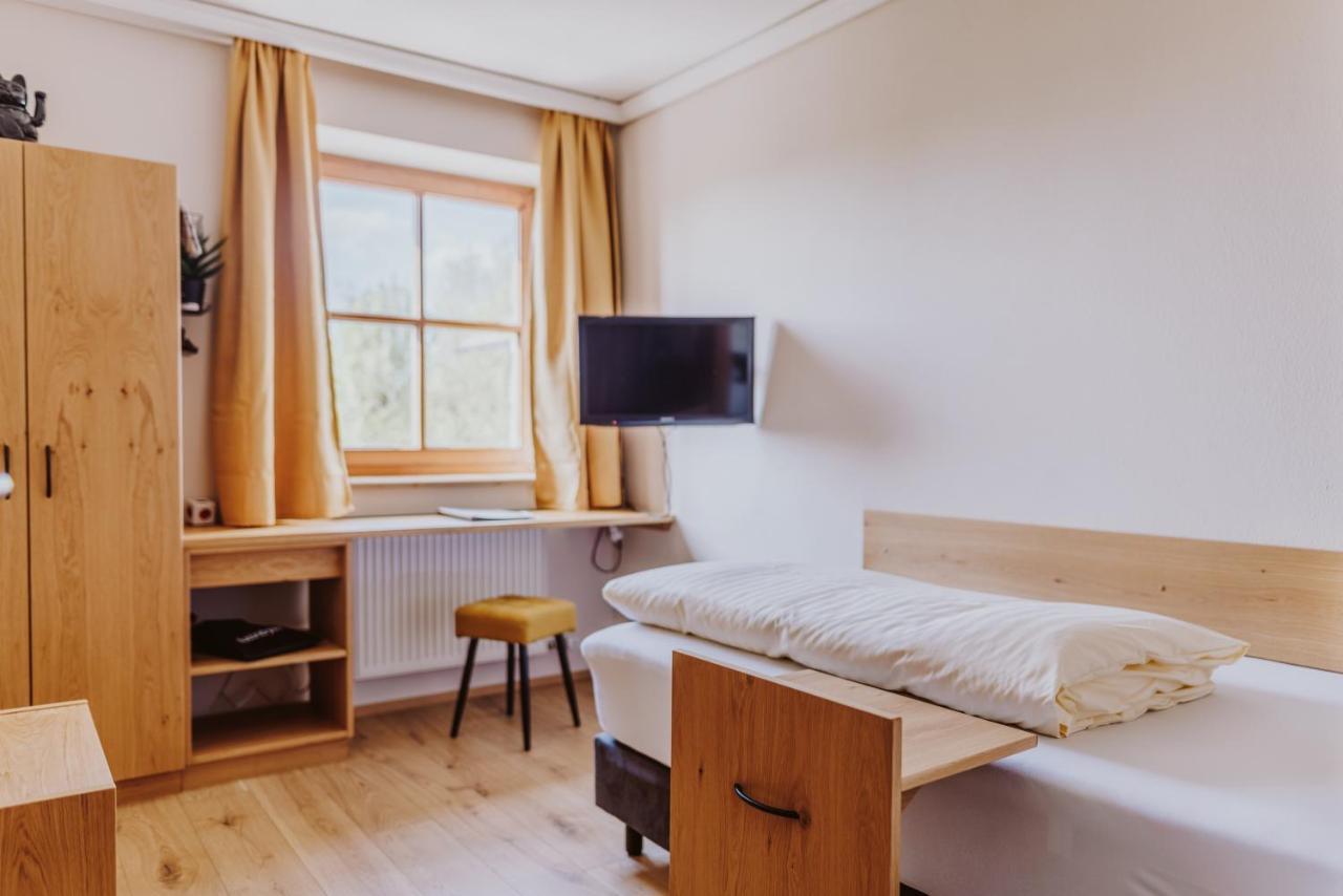 Landhotel Gschirnwirt Eugendorf Buitenkant foto