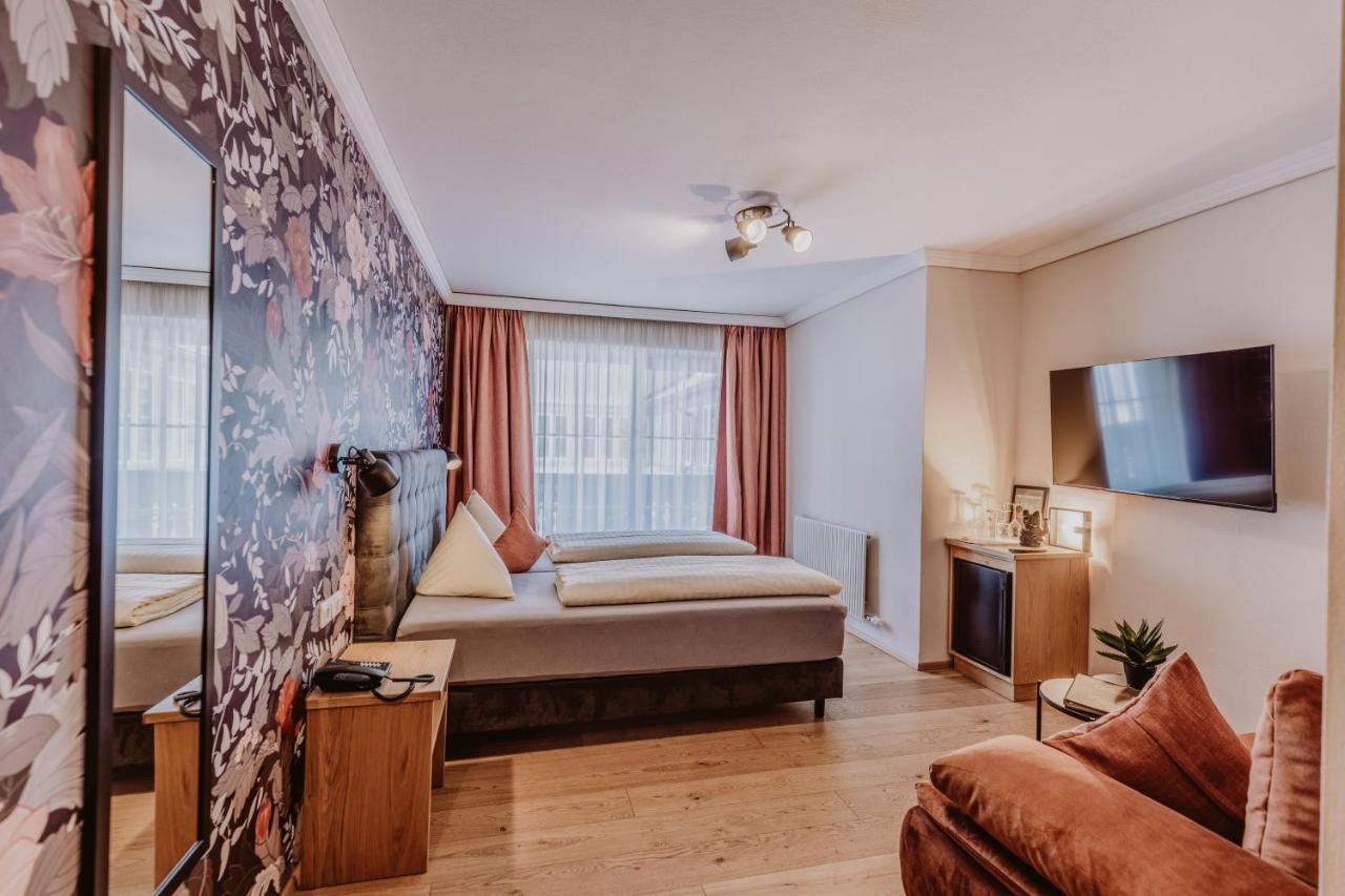 Landhotel Gschirnwirt Eugendorf Buitenkant foto