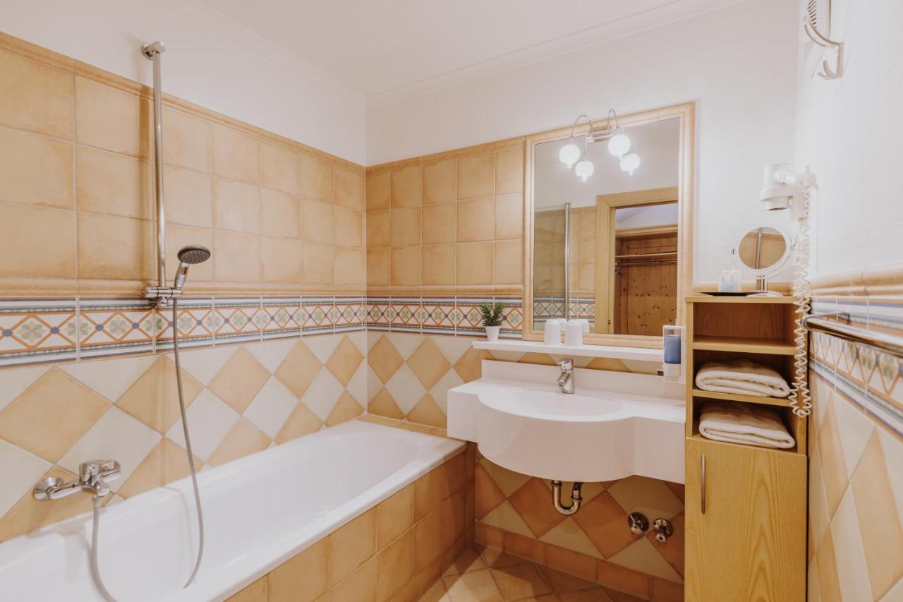 Landhotel Gschirnwirt Eugendorf Buitenkant foto