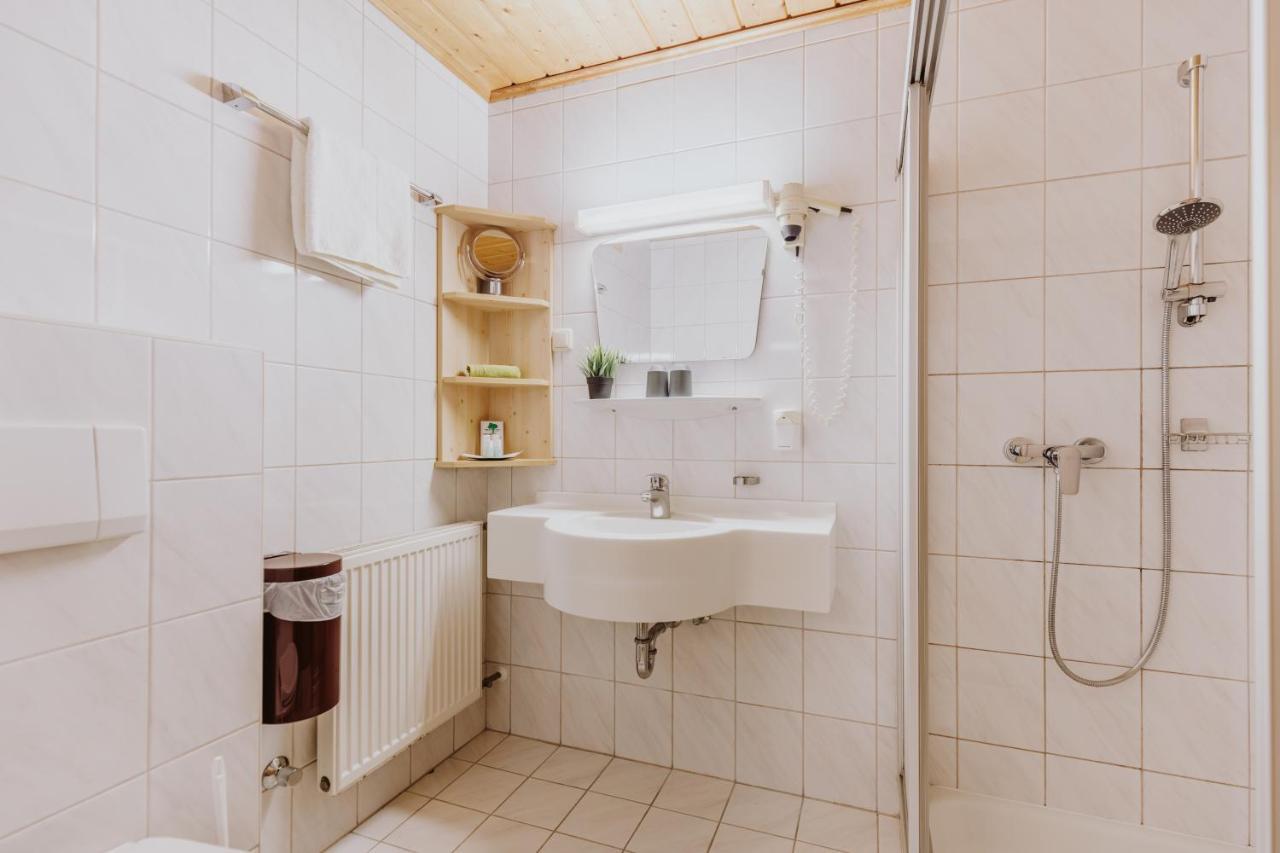 Landhotel Gschirnwirt Eugendorf Buitenkant foto