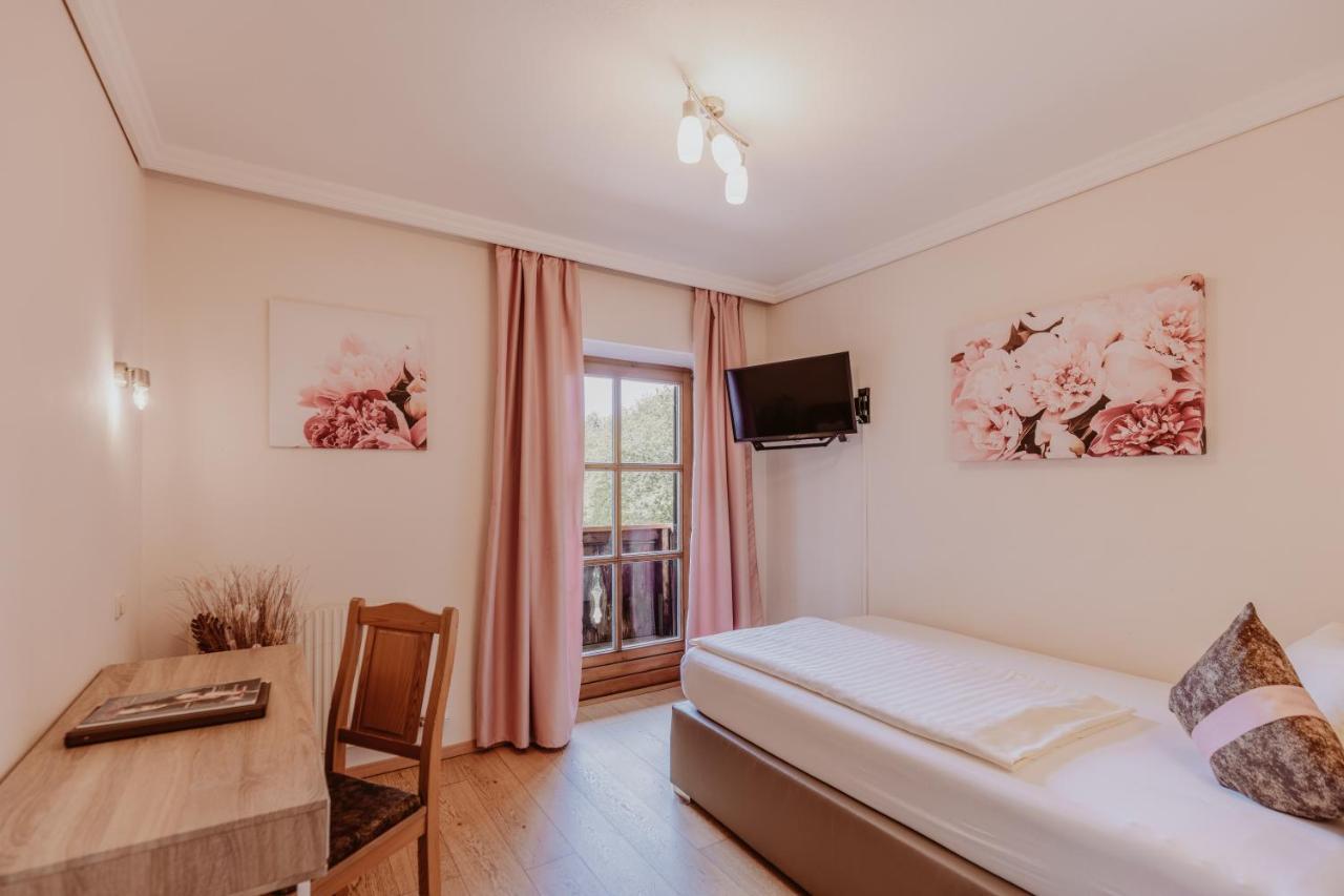 Landhotel Gschirnwirt Eugendorf Buitenkant foto