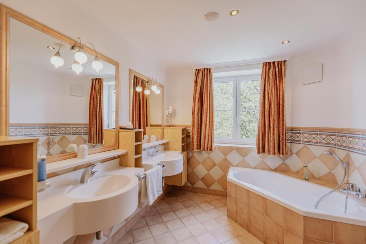 Landhotel Gschirnwirt Eugendorf Buitenkant foto