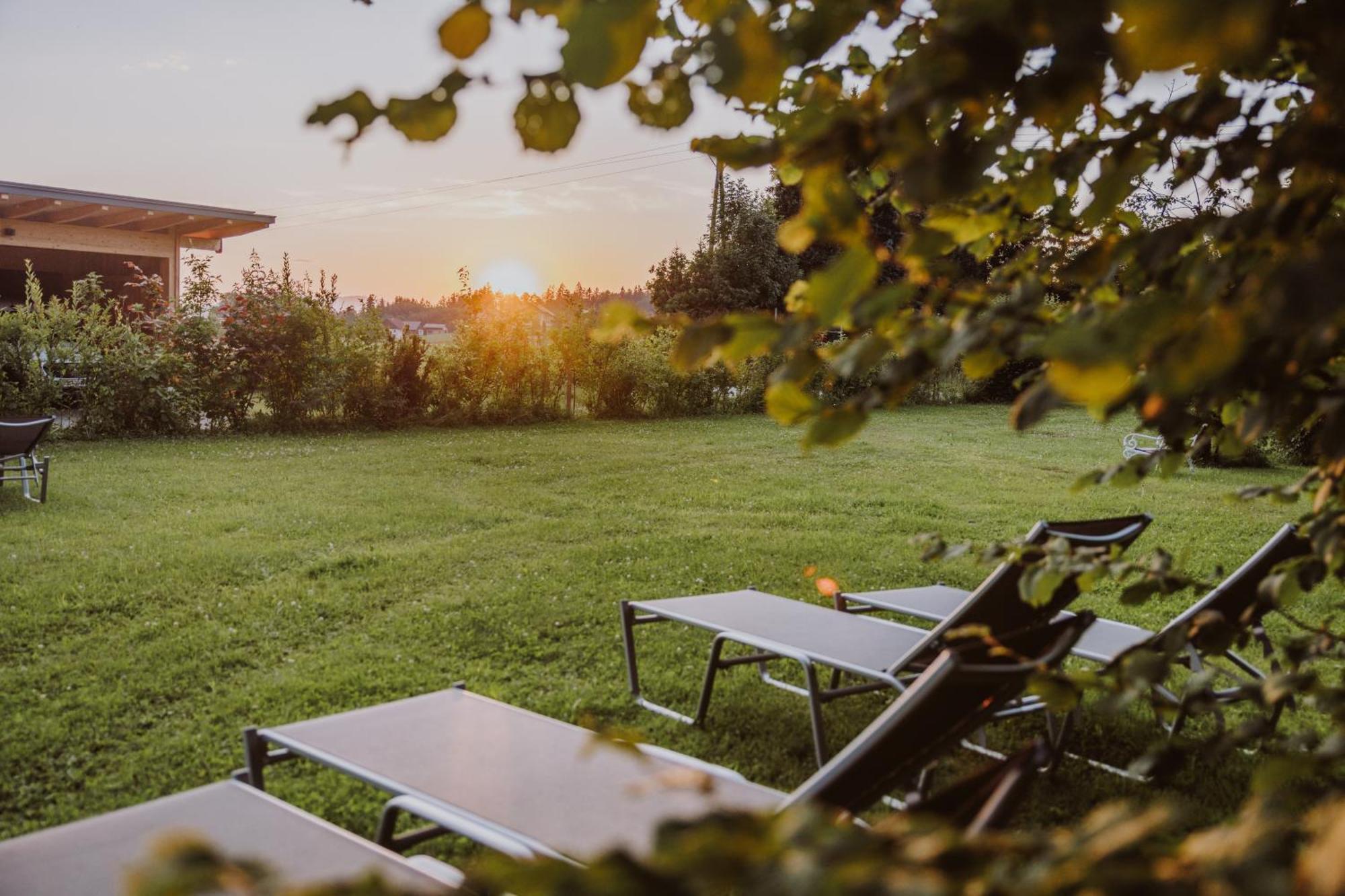 Landhotel Gschirnwirt Eugendorf Buitenkant foto