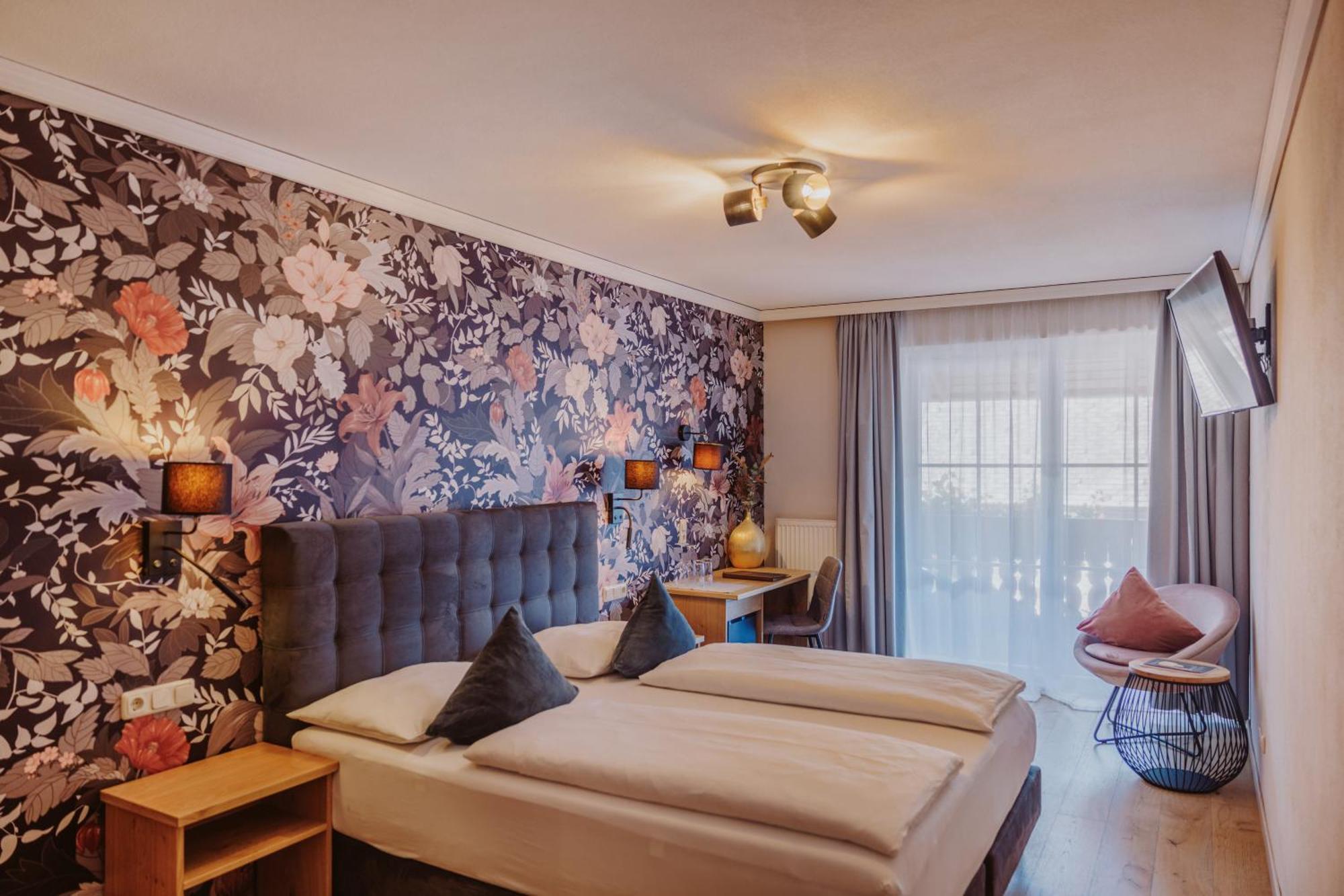 Landhotel Gschirnwirt Eugendorf Buitenkant foto