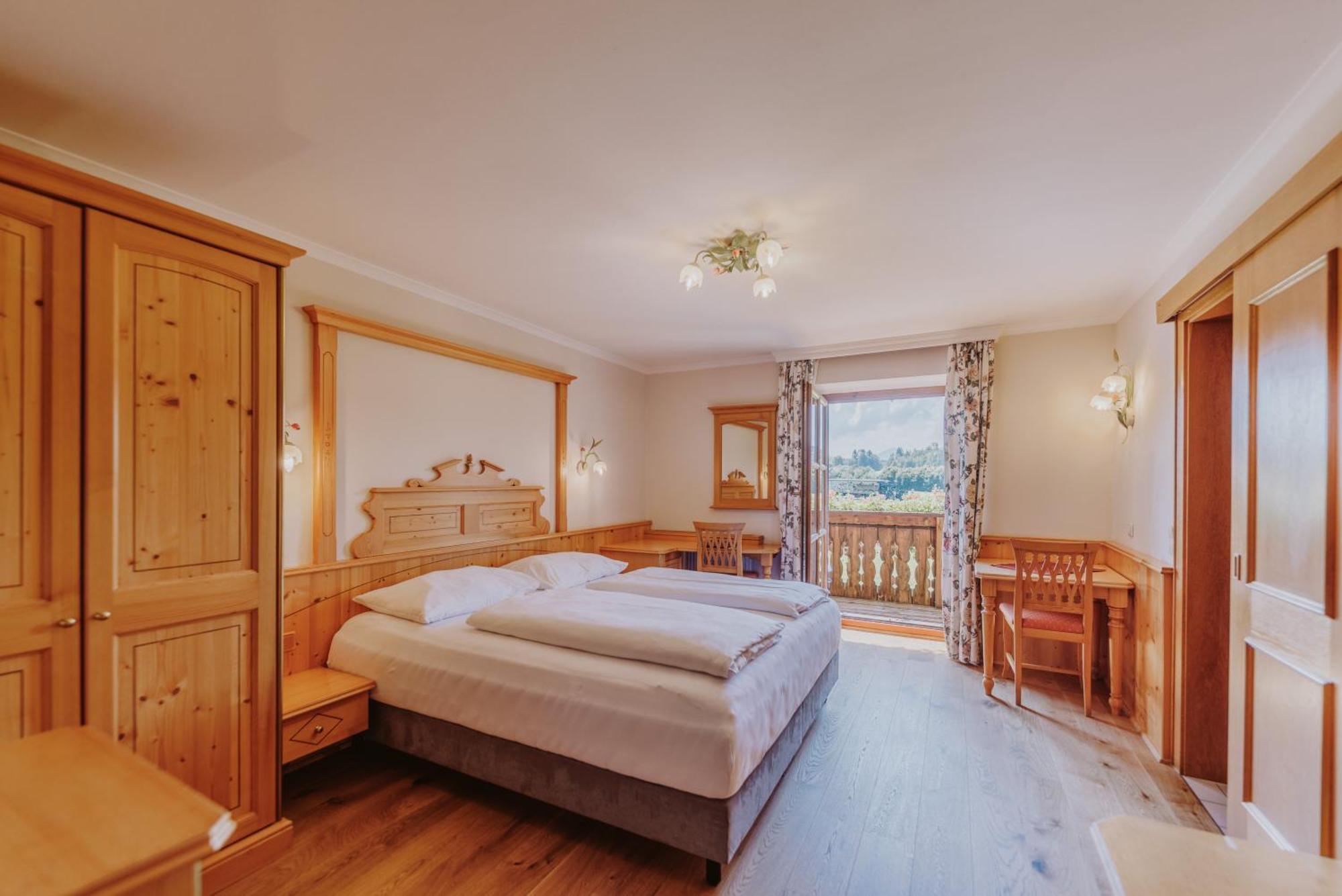 Landhotel Gschirnwirt Eugendorf Buitenkant foto