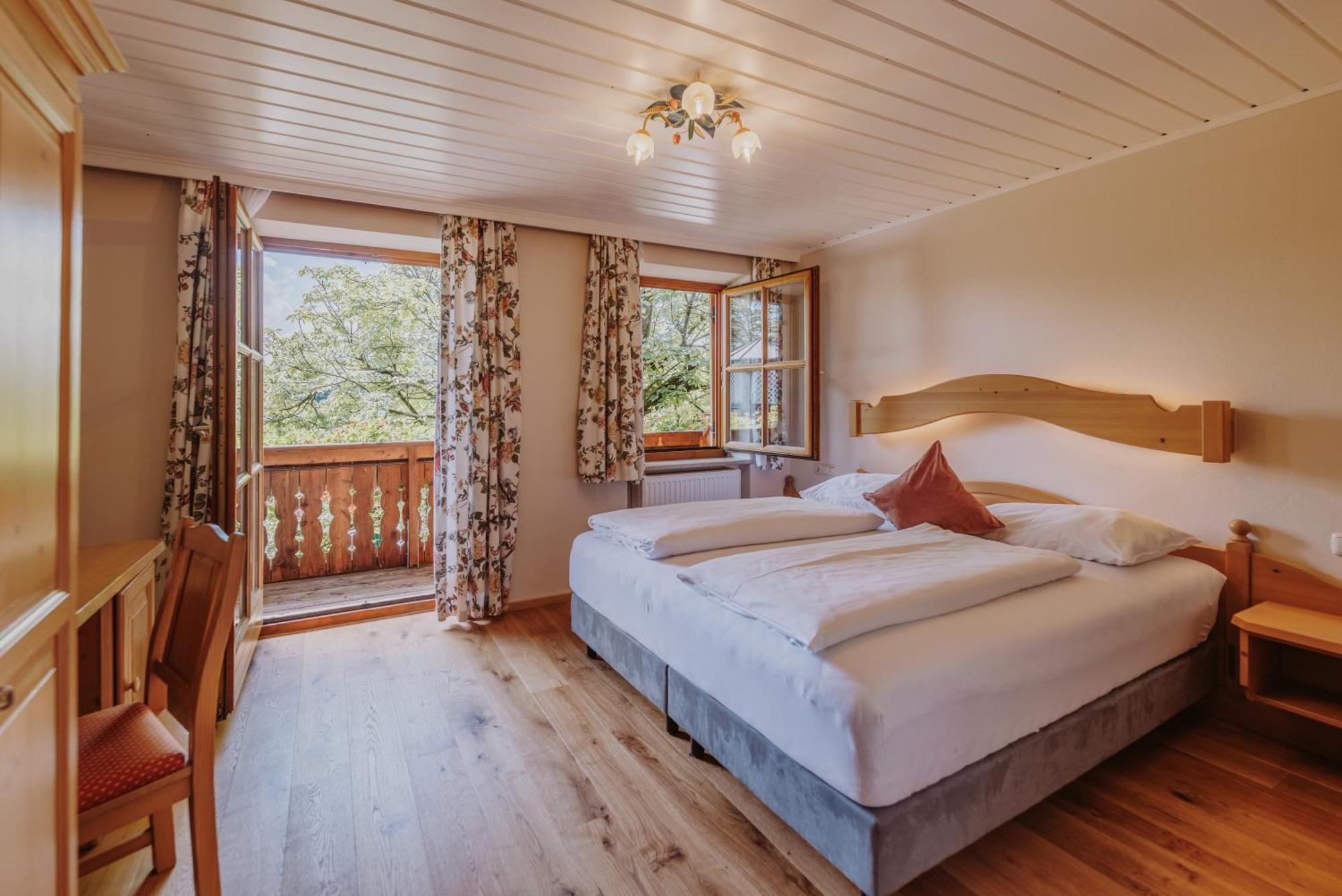 Landhotel Gschirnwirt Eugendorf Buitenkant foto